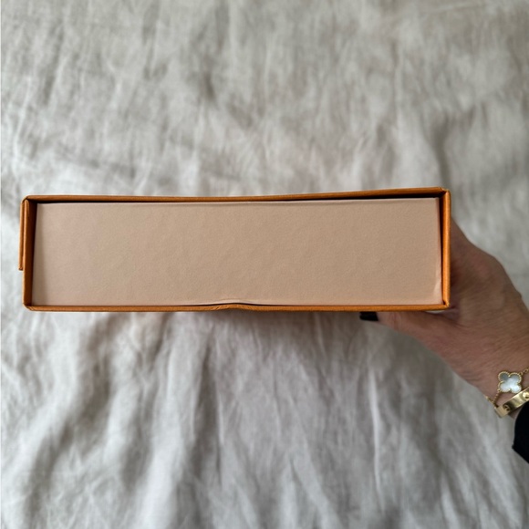 Authentic LOUIS VUITTON Empty Magnetic Gift Box
12 X 8 X 2 - Picture 7 of 8